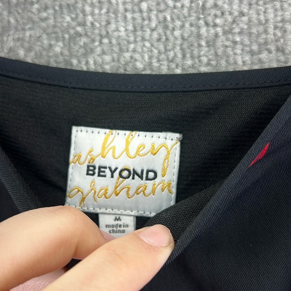 Ashley Graham Beyond Short Sleeve Cold Shoulder Mini Dress Black Red Floral M - Picture 6 of 12